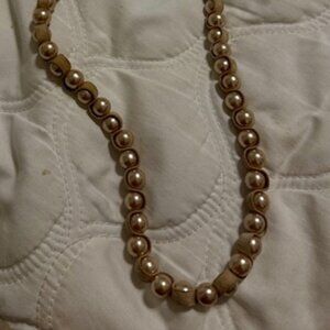 Women's 18" cream colored necklace